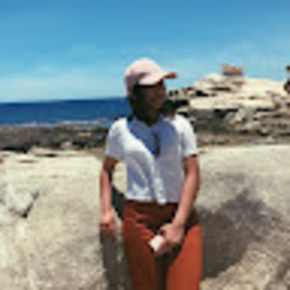 Meet your Posher, Abigail - Picture 1 of 1